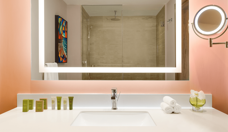 Enclave Master Suite Ocean Front - 1 King Bed Bathroom